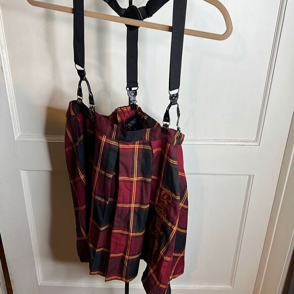 Harry Potter Gryffindor Pleated Suspender Skirt Plus Size Medium NWT - Picture 2 of 9